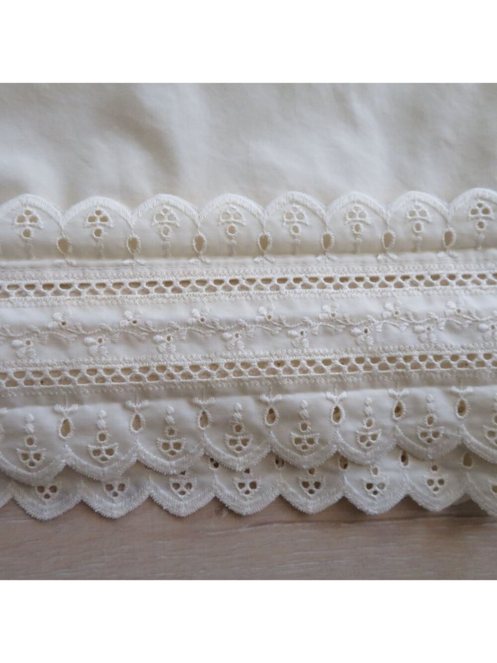 Vintage Twin Flat Sheet Scalloped Eyelet Lace Hem 72"x 88" Cream Cottagecore